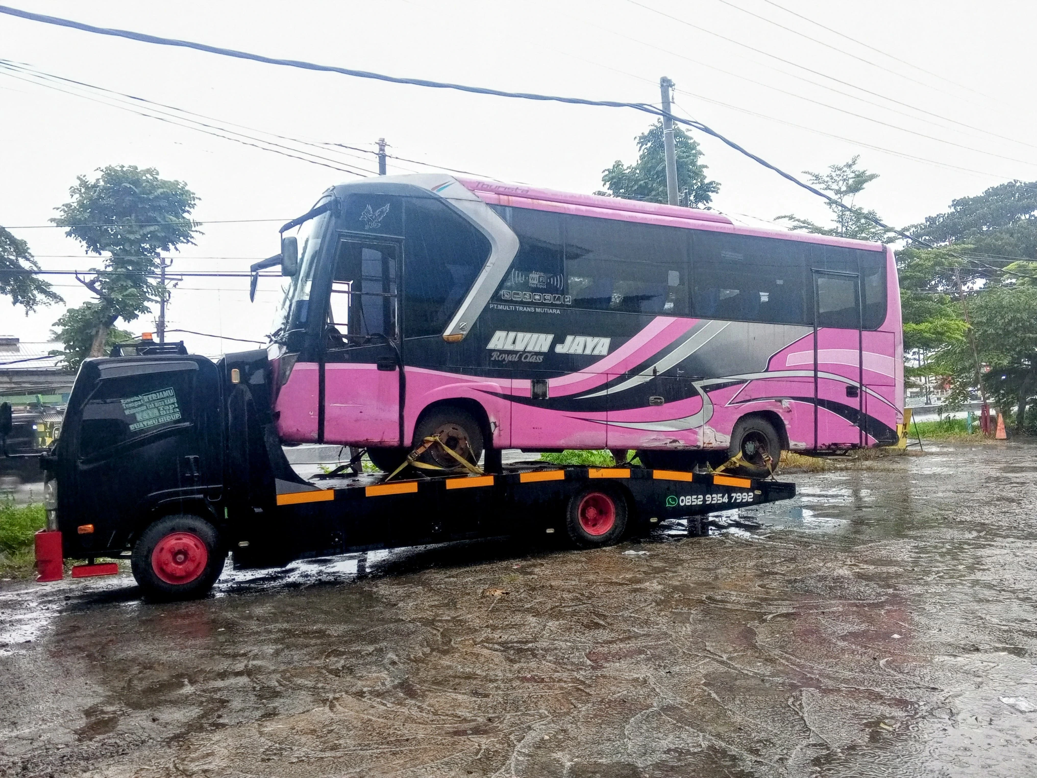 Armada towing Al-Jazera Express